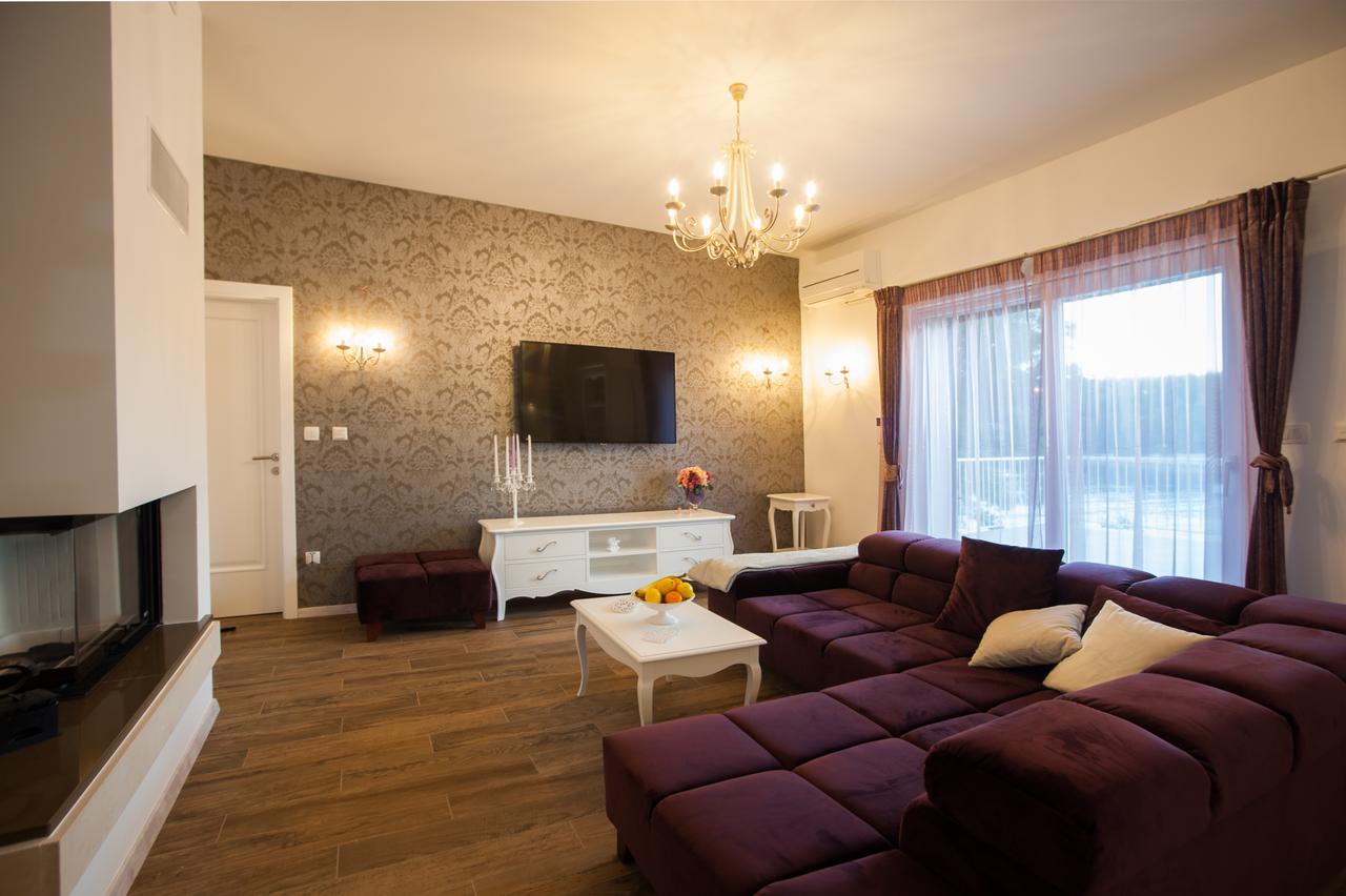 Luxury Villa Kate - In Lucice Bay With Turquoise Sea, Amazing Seaviews, And Heated Pool Milna  Exterior photo